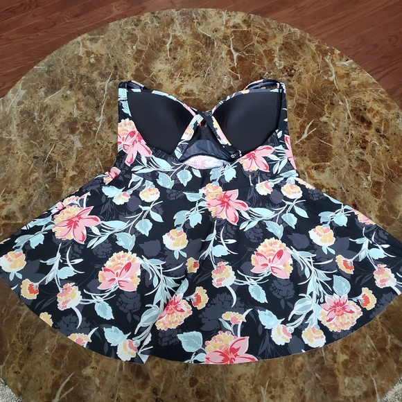 KNOT PUSH-UP WIRELESS TANKINI TOP - Picture 2 of 2